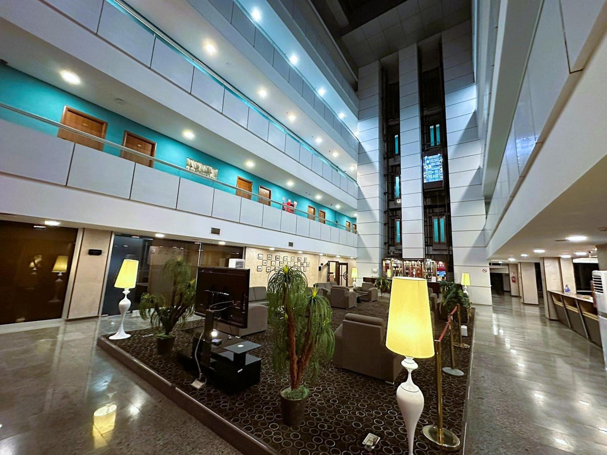 Crossway Hotel Masazir Exteriér fotografie